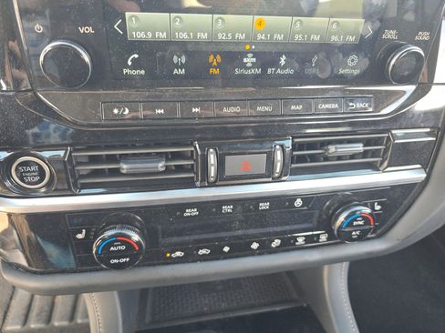 Used 2024 Nissan Pathfinder SL image 24