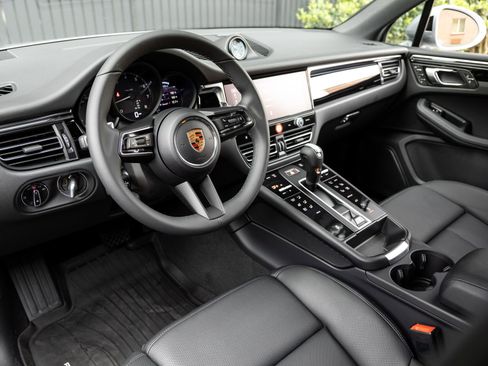 Certified 2026 Porsche Macan image 4