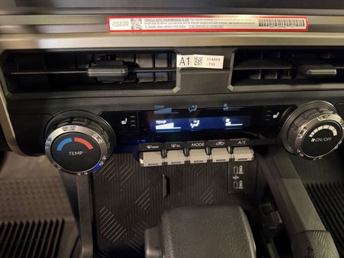 Used 2025 Toyota Tacoma SR5 AWD/4WD image 22