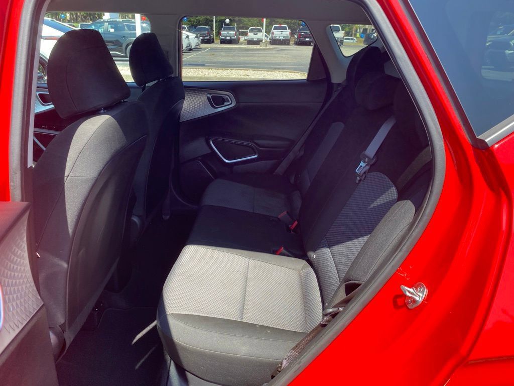 Used 2023 Kia Soul LX w/ LX Technology Package FWD image 8
