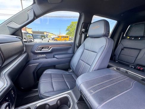 Used 2023 Chevrolet Silverado 1500 High Country w/ High Country Premium Package AWD/4WD image 14