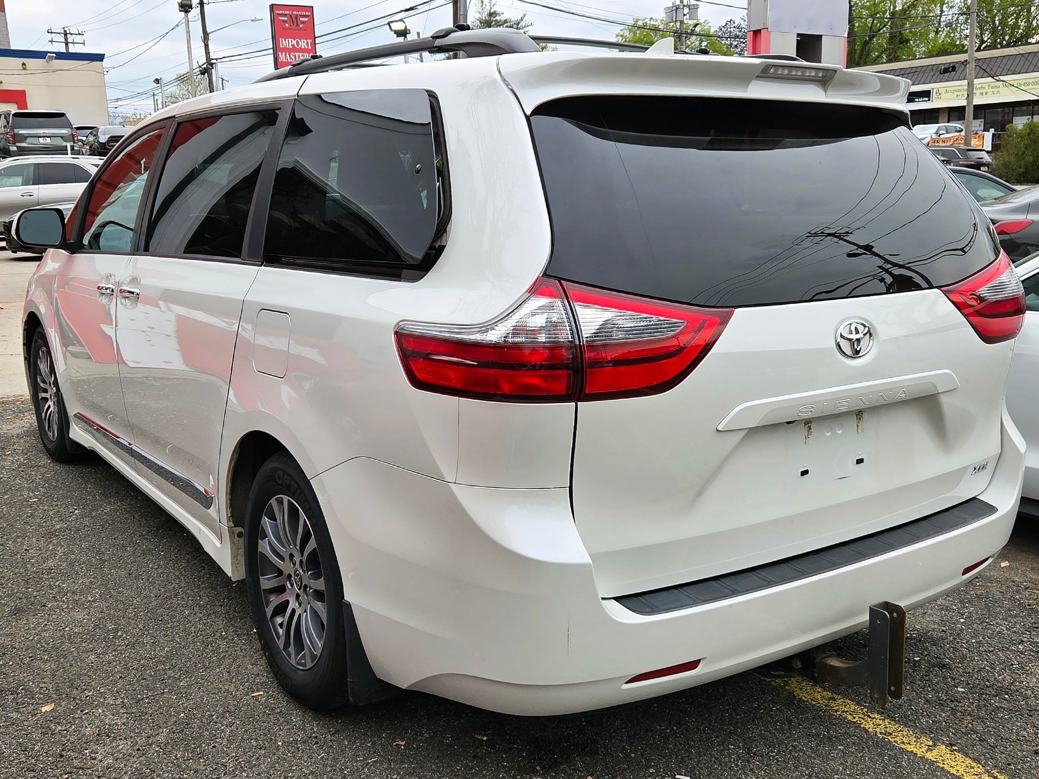 Used 2020 Toyota Sienna XLE FWD image 4