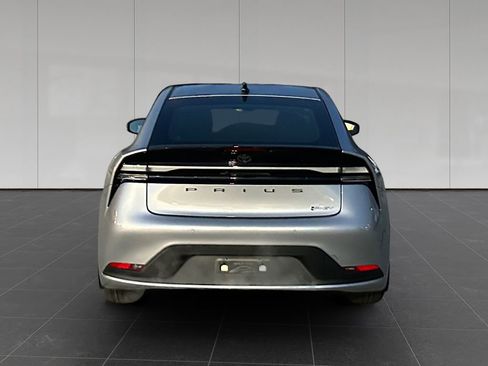 New 2026 Toyota Prius Plug-In Hybrid FWD image 4