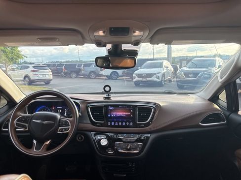 Used 2017 Chrysler Pacifica Limited FWD image 20