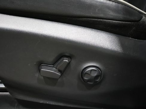 Certified 2025 Chrysler Pacifica Limited image 14