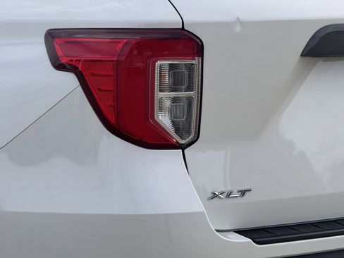 Used 2022 Ford Explorer XLT w/ Equipment Group 202A image 6