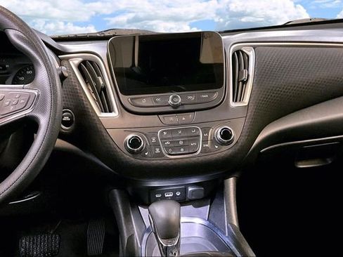 Used 2023 Chevrolet Malibu LT image 9