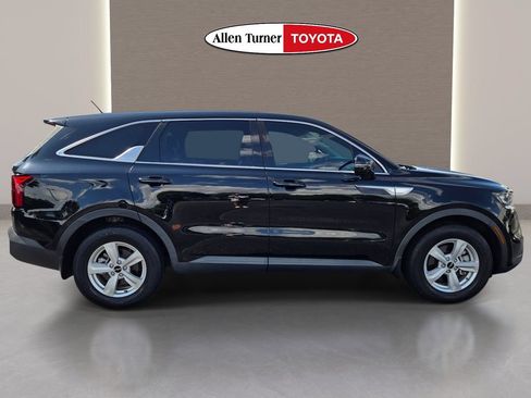 Used 2023 Kia Sorento LX FWD image 5