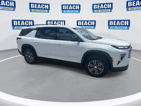 Used 2025 Chevrolet Traverse LT FWD image 9