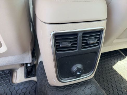 Used 2011 Chrysler 300 Limited image 11