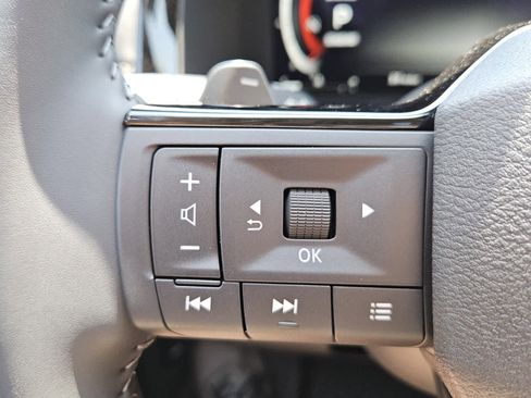 New 2026 Nissan Pathfinder Platinum FWD image 12