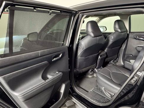 Used 2021 Toyota Highlander XLE AWD/4WD image 29