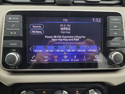 Used 2021 Nissan Versa SV FWD image 25