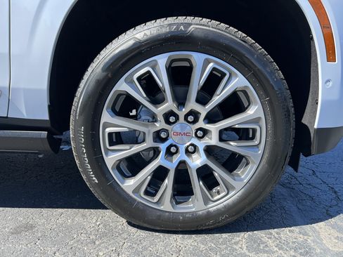New 2026 GMC Yukon Denali w/ Denali Reserve Package AWD/4WD image 12