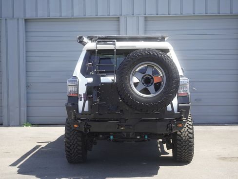 Used 2018 Toyota 4Runner TRD Off-Road Premium AWD/4WD image 4