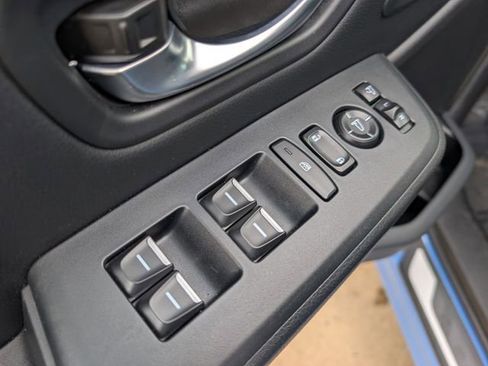 Used 2025 Honda Pilot TrailSport image 16