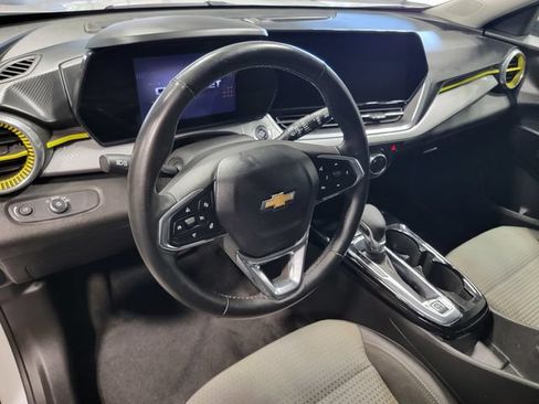 Used 2024 Chevrolet Trax LT w/ Driver Confidence Package FWD image 12