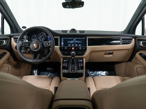 New 2026 Porsche Macan image 18
