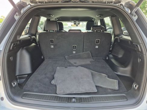 Used 2025 Jeep Grand Cherokee Altitude AWD/4WD image 24