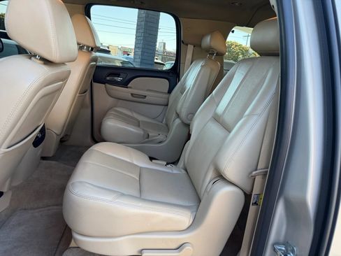 Used 2007 Chevrolet Suburban LT w/ LT Preferred Equipment Group AWD/4WD image 35
