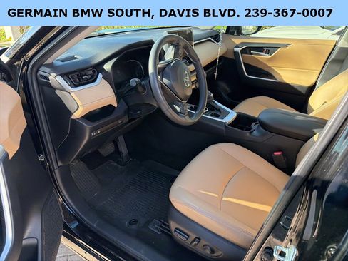 Used 2023 Toyota RAV4 XLE Premium image 15