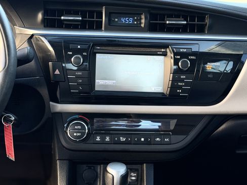 Used 2015 Toyota Corolla LE FWD image 19
