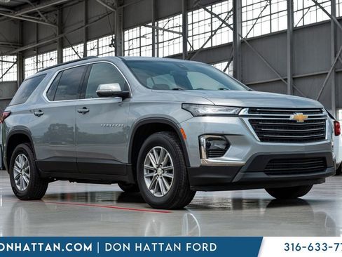 Used 2023 Chevrolet Traverse LT FWD image 39