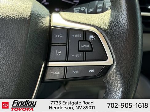 Used 2024 Toyota Sienna XLE FWD image 24
