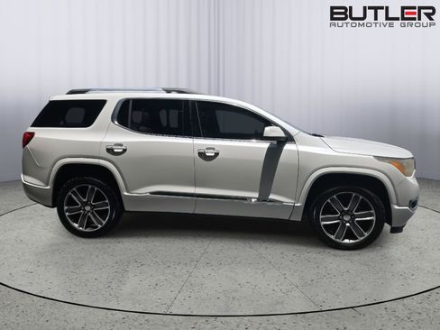 Used 2019 GMC Acadia Denali w/ Technology Package FWD image 4