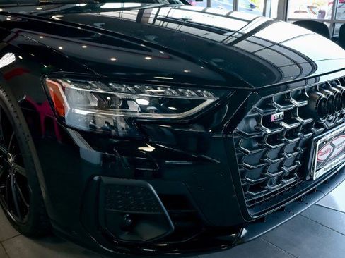 Used 2022 Audi S8 w/ S8 Comfort Plus Package image 10
