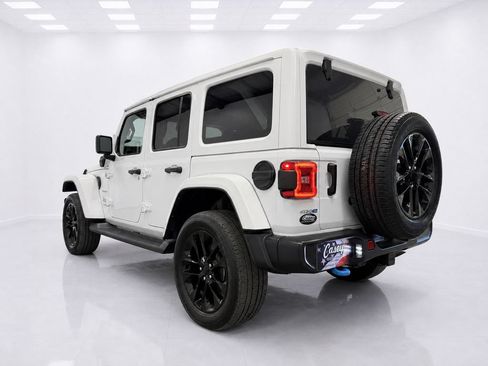 Used 2022 Jeep Wrangler Unlimited Sahara w/ Cold Weather Group AWD/4WD image 10
