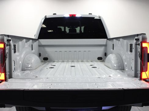 Used 2025 Ford F250 Platinum image 14