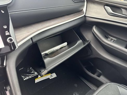 New 2026 Jeep Grand Cherokee Altitude AWD/4WD image 23