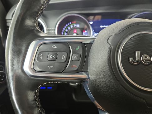 Used 2022 Jeep Wrangler Unlimited Sahara w/ Cold Weather Group AWD/4WD image 16