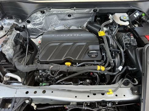 Certified 2025 Chevrolet Trax ACTIV FWD image 33