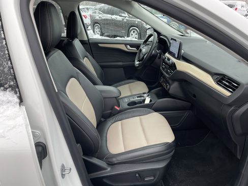 Certified 2022 Ford Escape Titanium w/ Titanium Elite Package image 42