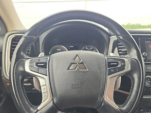 Used 2018 Mitsubishi Outlander SEL AWD/4WD image 21