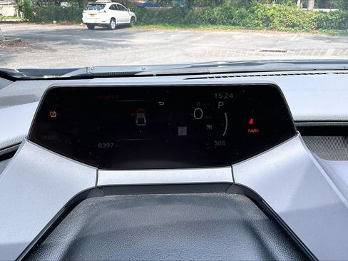 Used 2024 Toyota Prius LE FWD image 12