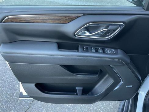 Used 2023 Chevrolet Suburban Premier w/ Advanced Technology Package image 16