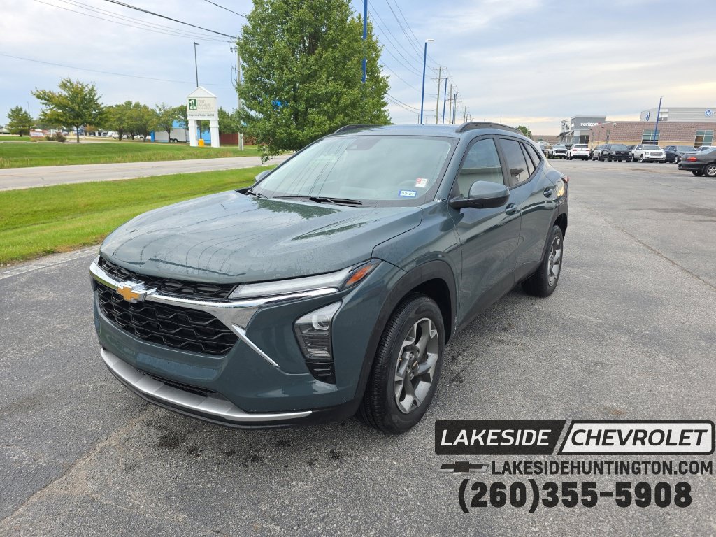 Used 2026 Chevrolet Trax LT FWD image 1