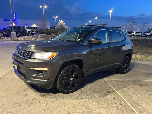 Used 2020 Jeep Compass Latitude w/ Cold Weather Group AWD/4WD image 3