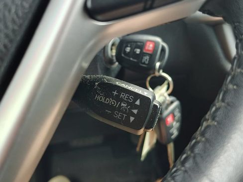 Used 2017 Toyota Highlander Plus AWD/4WD image 14