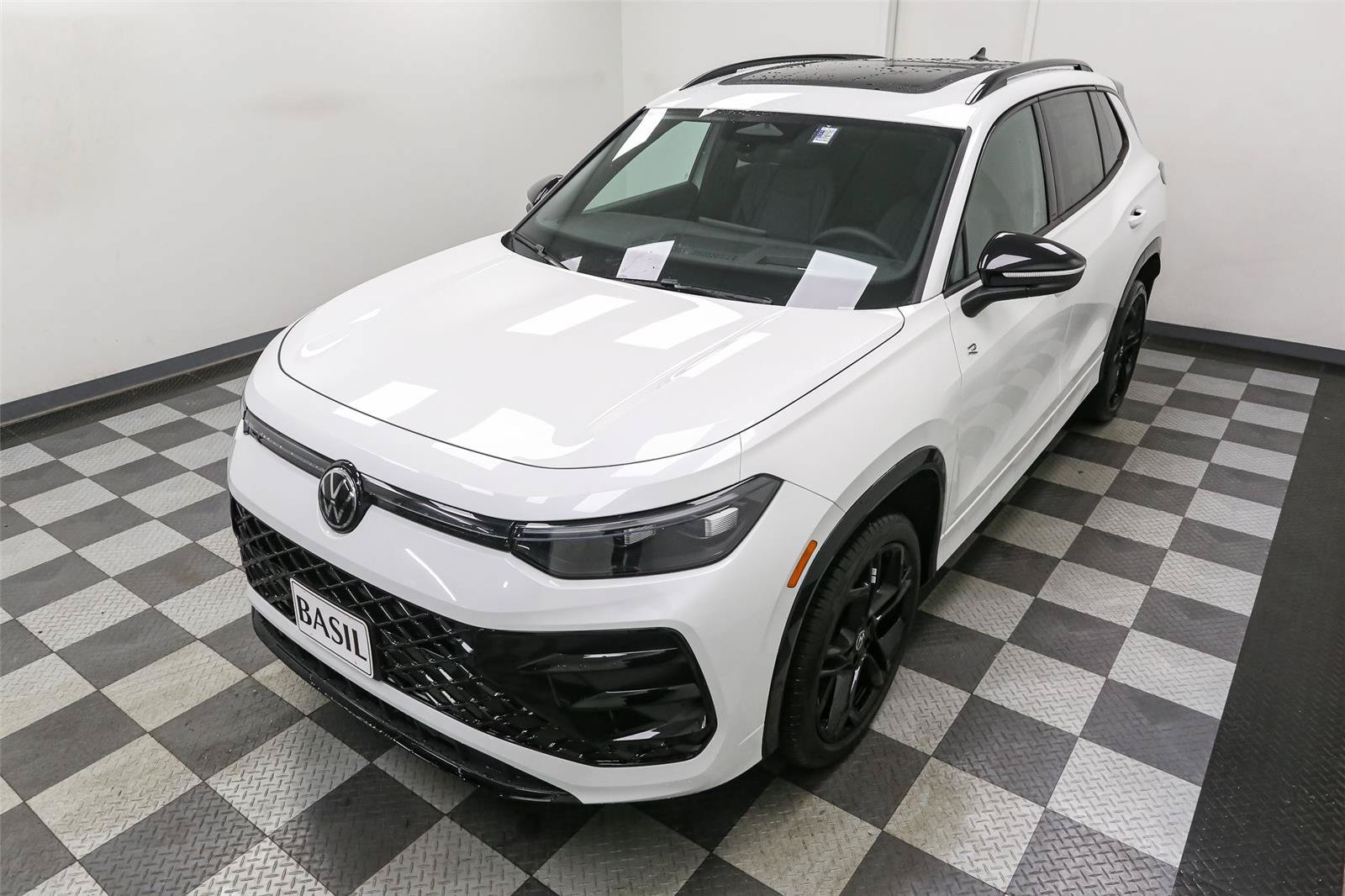 New 2026 Volkswagen Tiguan SE R-Line AWD/4WD image 6