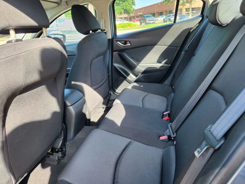 Used 2016 MAZDA MAZDA3 i Sport FWD image 9