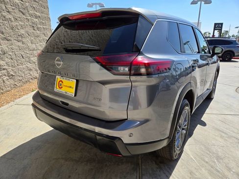 Used 2024 Nissan Rogue S AWD/4WD image 5