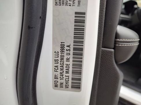 Used 2021 Jeep Grand Cherokee L Laredo w/ Luxury Tech Group I AWD/4WD image 33