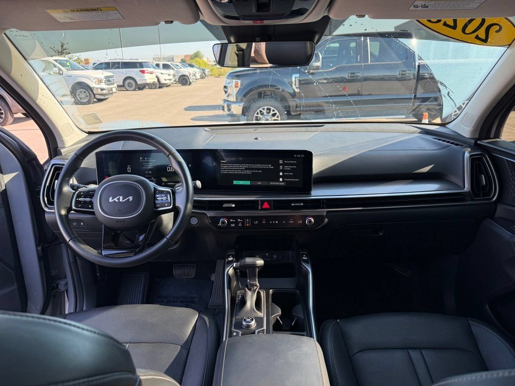 Used 2025 Kia Sorento EX w/ Panoramic Sunroof Package FWD image 12