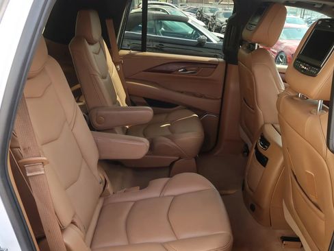 Used 2017 Cadillac Escalade Platinum AWD/4WD image 26