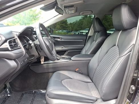 Used 2020 Toyota Camry SE FWD image 13