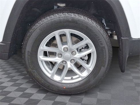 New 2025 Jeep Grand Cherokee Laredo X w/ Luxury Tech Group I image 5